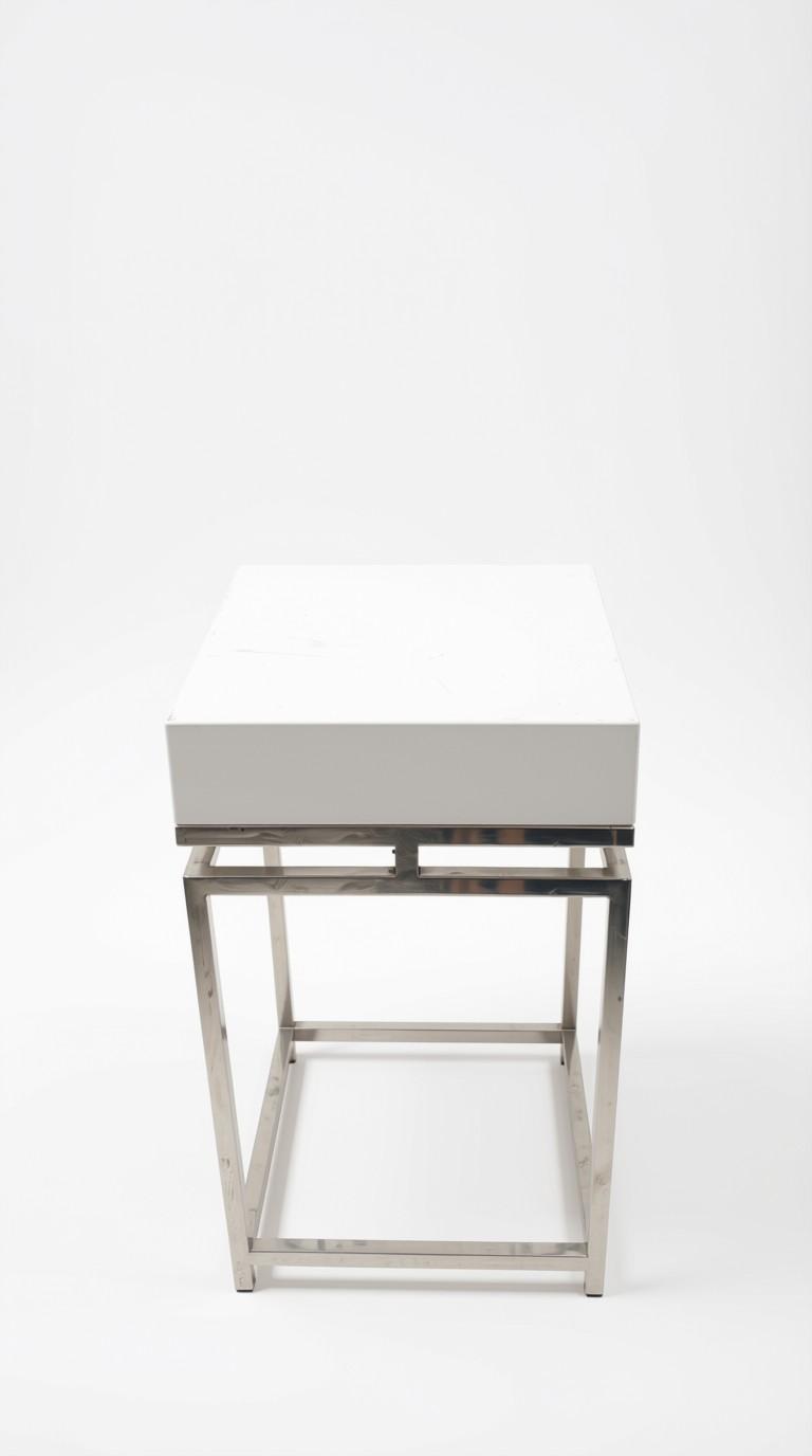 White and Silver Plinth - Small - Thumbnail 3