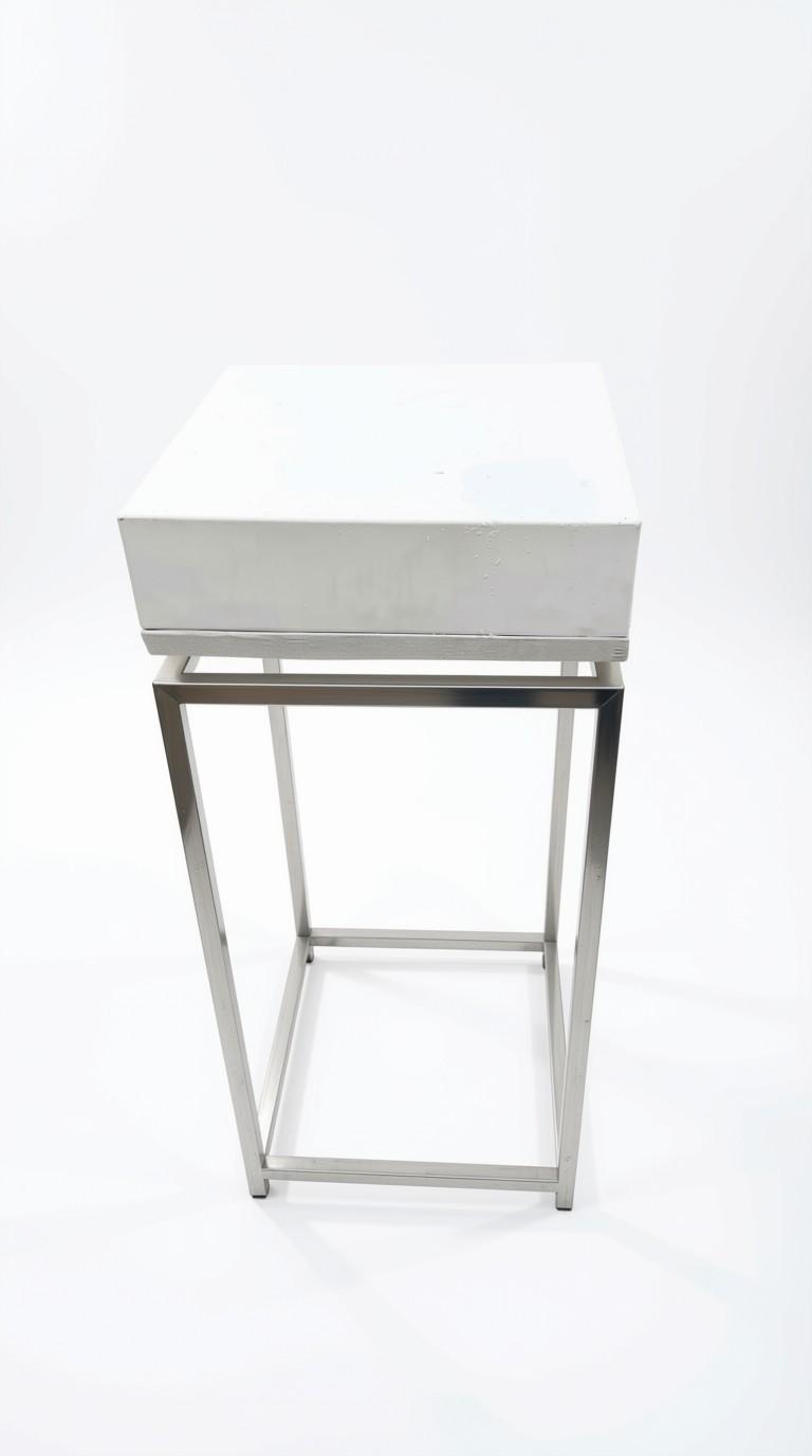 White and Silver Plinth - Medium - Thumbnail 4