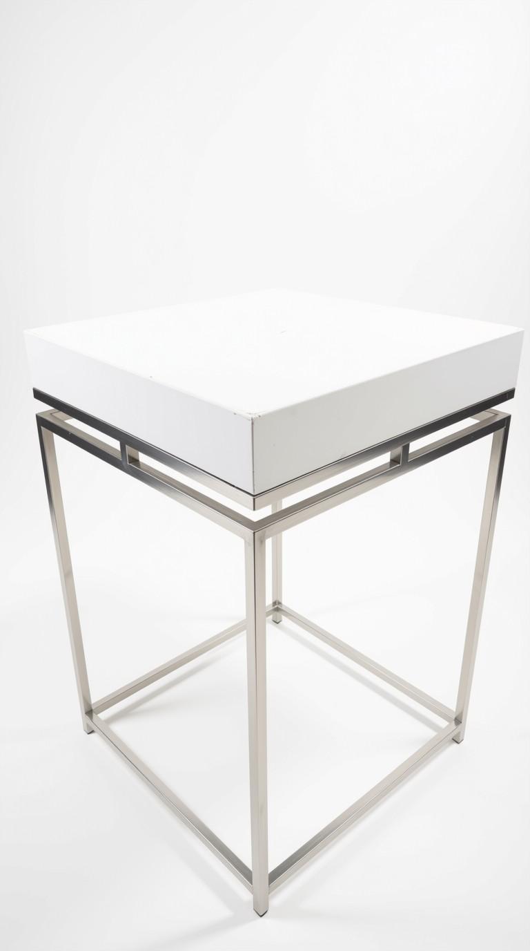 White and Silver Plinth - Large - Thumbnail 3